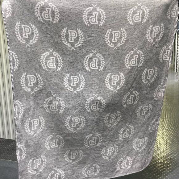 Vs pink/victoria’s Secret gray White twin size Sherpa blanket with all over logo - Picture 1 of 4
